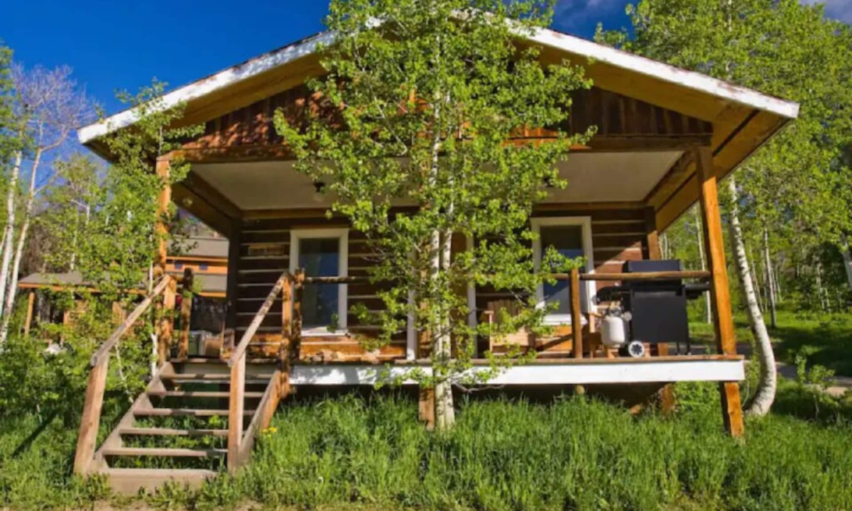 Clark Cabin | Caron House - A Well-Equipped Square Log Cabin!