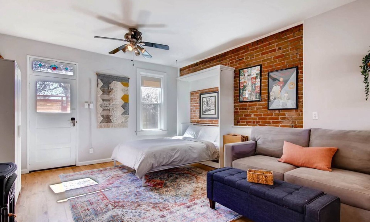 West Highland House | Carriage House Studio- West Highlands - Walk to Restaurants/bars!