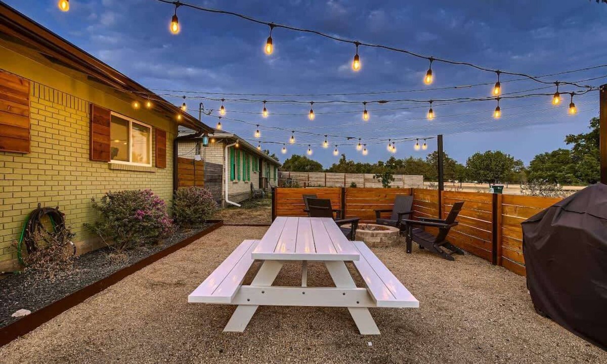 Georgetown House | Casa Verde. Mid-century Charmer in Old Town!