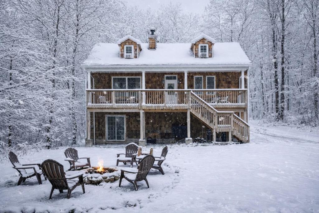 Catskill House | Catskill Cabin with Firepit & Indoor Jacuzzi Tub