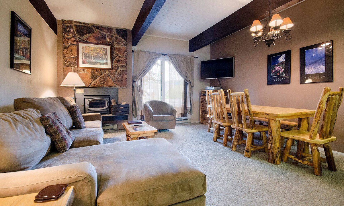 Steamboat Springs Condo | CB216 | Charming Ground Floor Condo | Pool/Hot Tub | Ski In/Out | Winter Shuttle