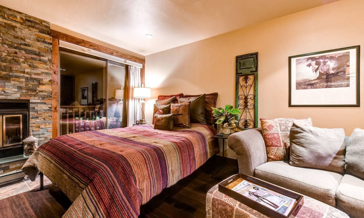 Frisco Condo | Cedars Lodge 318 Studio | 1 Block to Main St & Bus
