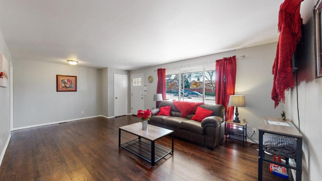 Littleton House | Centennial 4 King Beds Private Large Updated Home