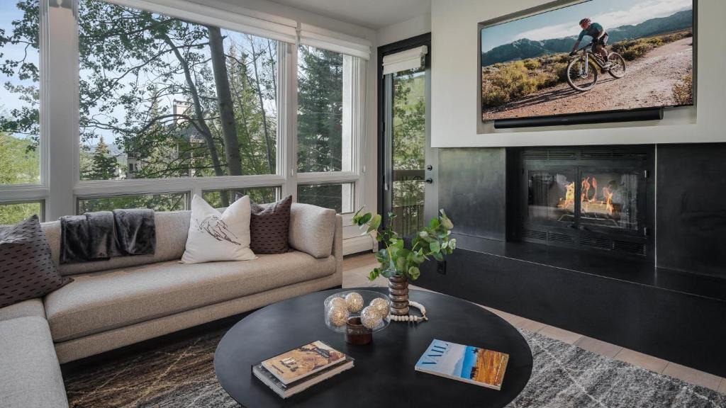Highlands Townhomes House | Chalet Brio