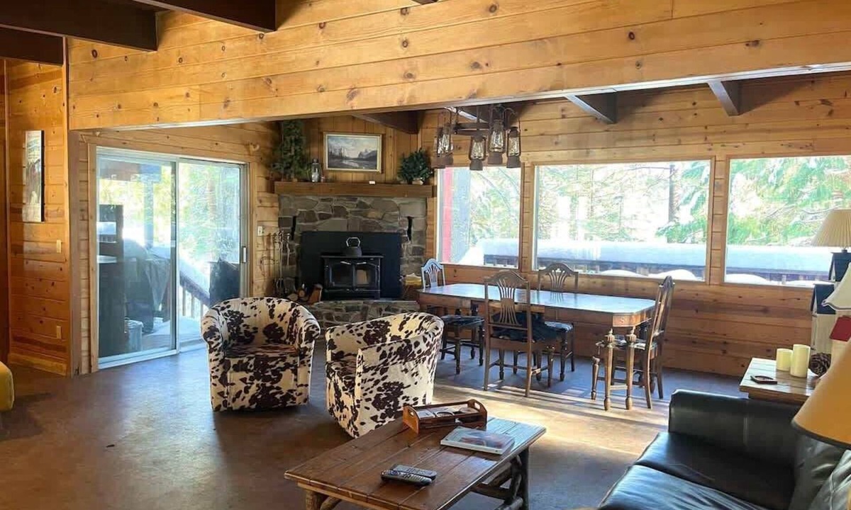 Strawberry House | Changes in Altitude – Spacious Cabin Near Pinecrest Lake & Dodge Ridge