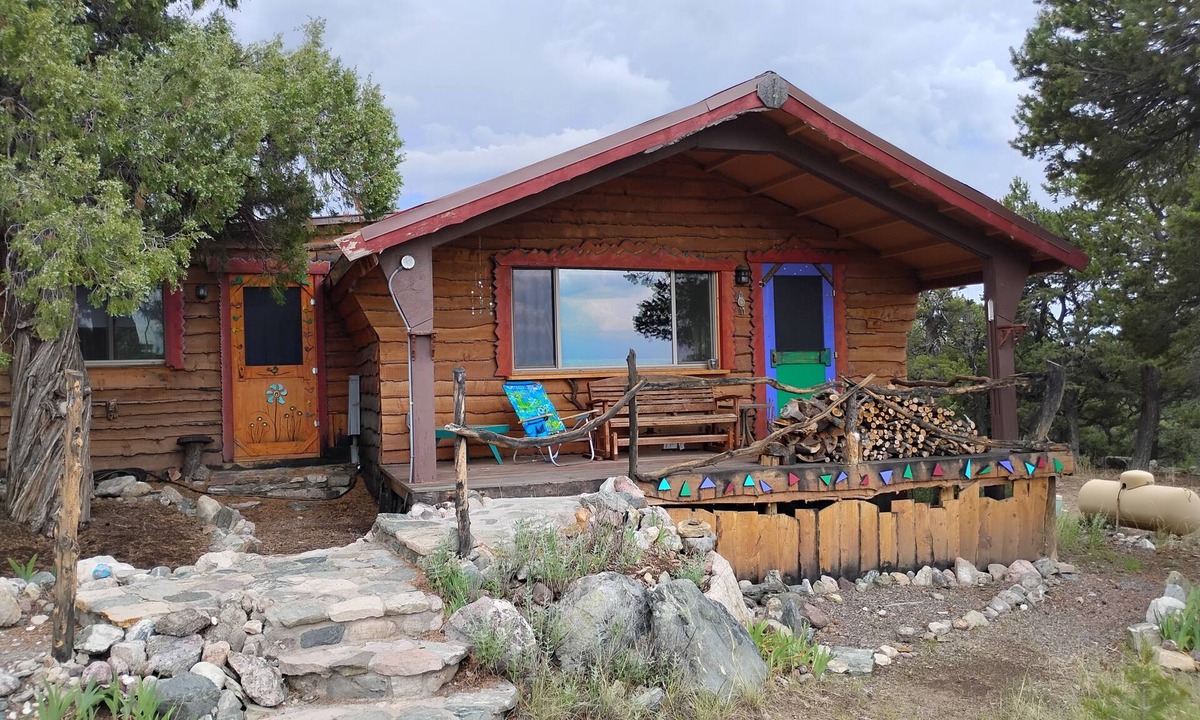 Baca Grande Cabin | Charming 2-bedroom cabin in Crestone