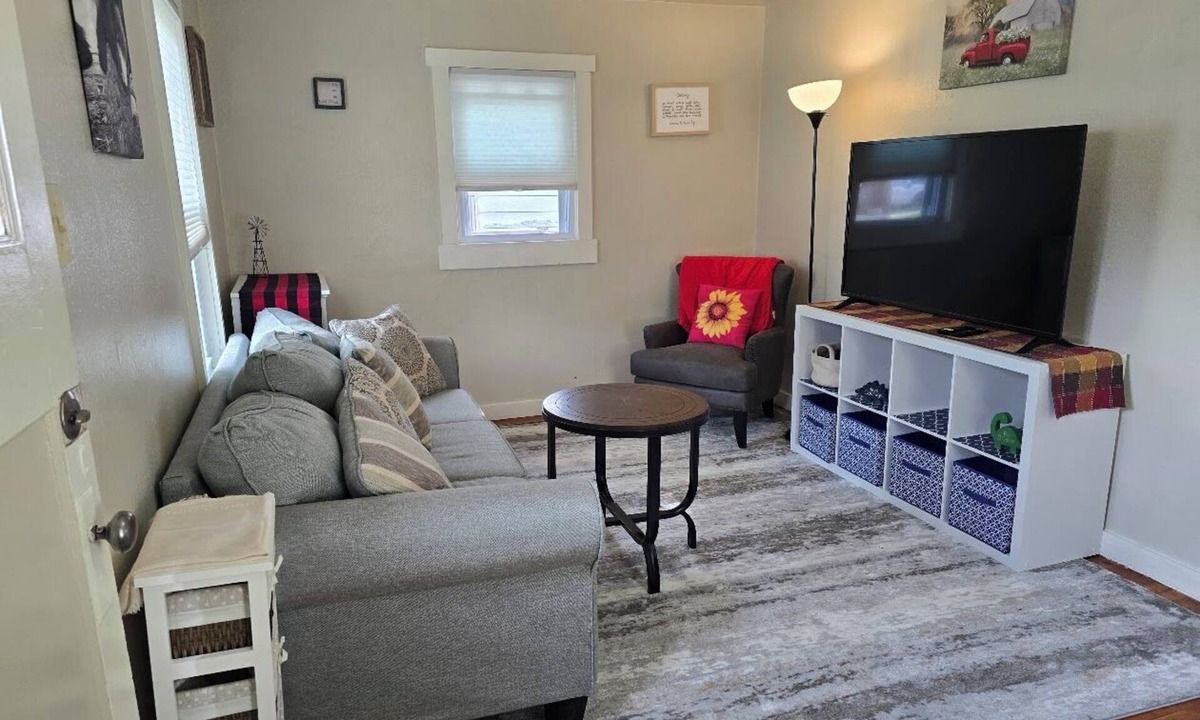 Craig Cottage | Charming 2-bedroom cottage in Craig-Walk to Shops, Dining & Downtown Activities