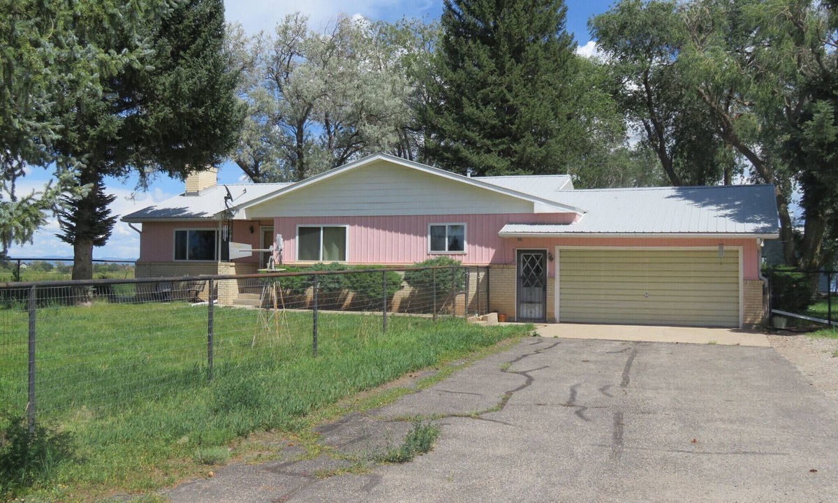 Durango House | Charming 3-bedroom farmhouse with amazing views!
