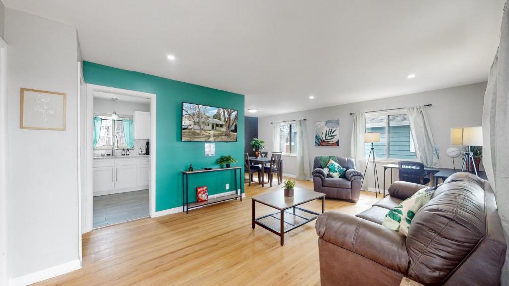 Virginia Village House | Charming 5 King Spacious House