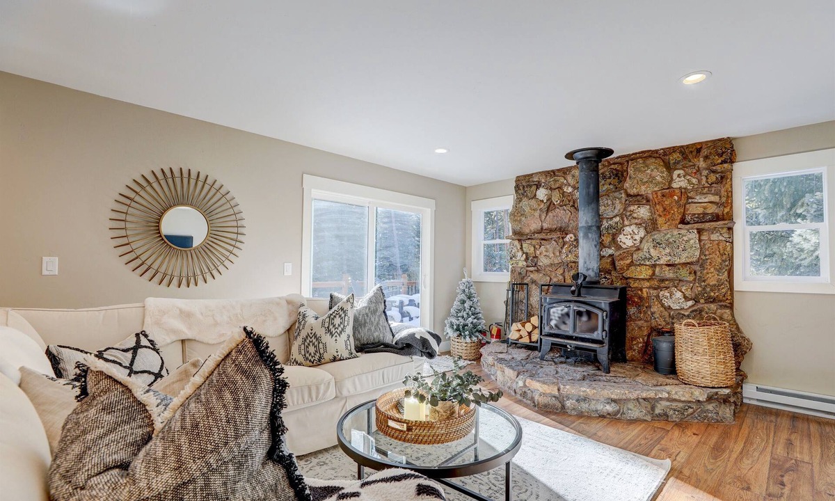 Blue River Cabin | Charming Breck Cabin with Exclusive Game Room – Just 10 Minutes to Slopes!