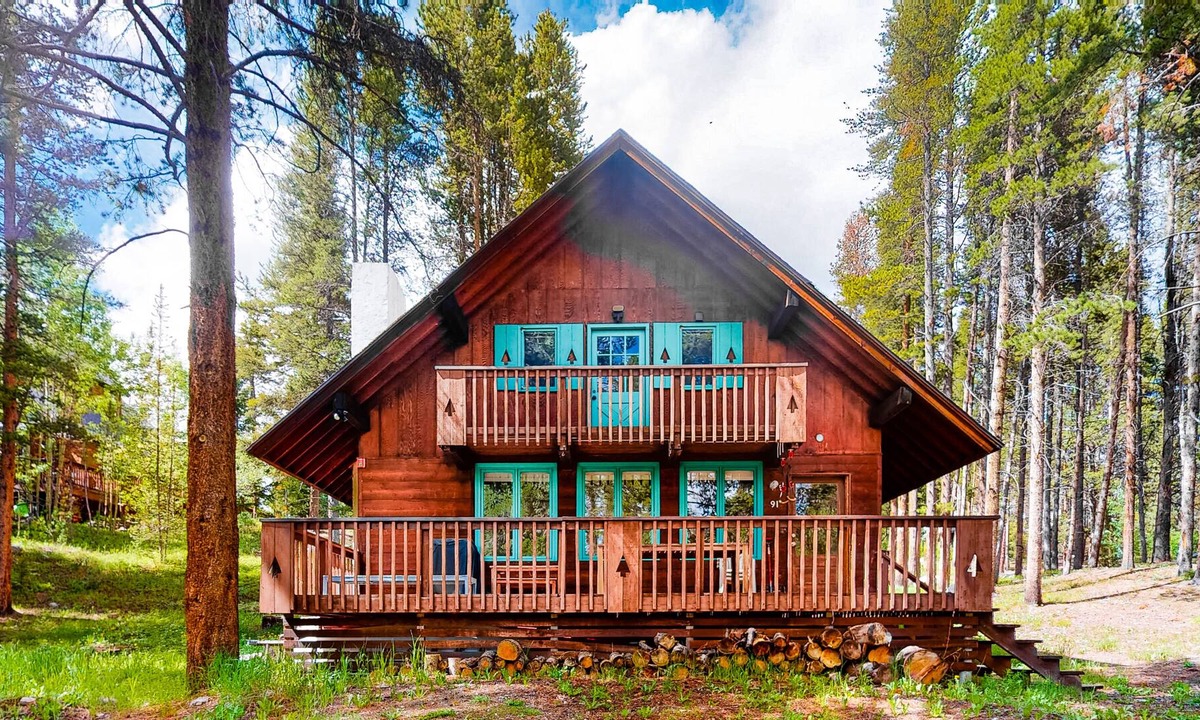 Westridge House | Charming getaway near the slopes and town with deck, fast WiFi & foosball table
