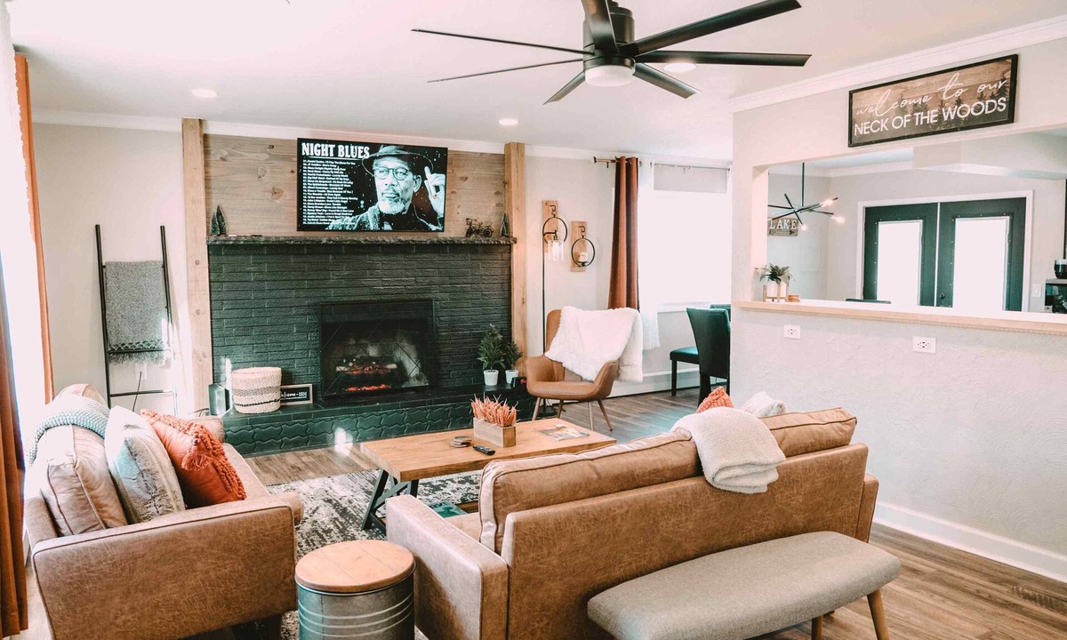 Palmer Lake House | Charming & Modern Lakefront Home - Hiking, Biking & Kayaking.