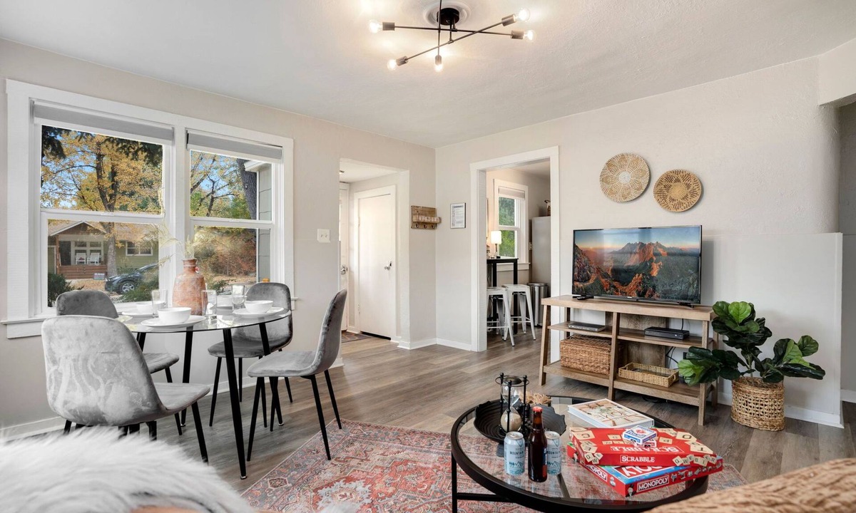 Capitol Hill House | Charming Old Town Bungalow w/FREE Cruiser Bikes
