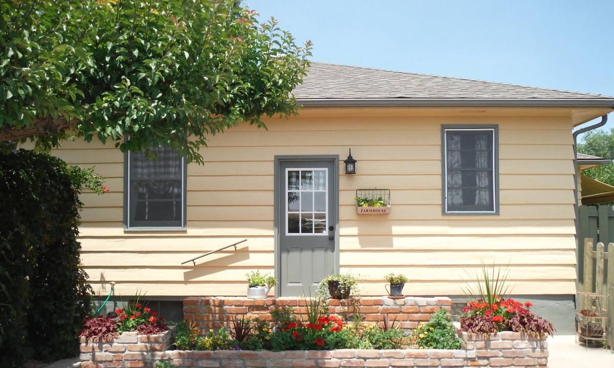 Palisade House | Charming Orchard Farmhouse