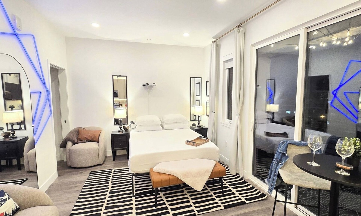 Lincoln Park Apartment | Charming private - Only 15 Minutes from Red Rocks & Amphitheatre.