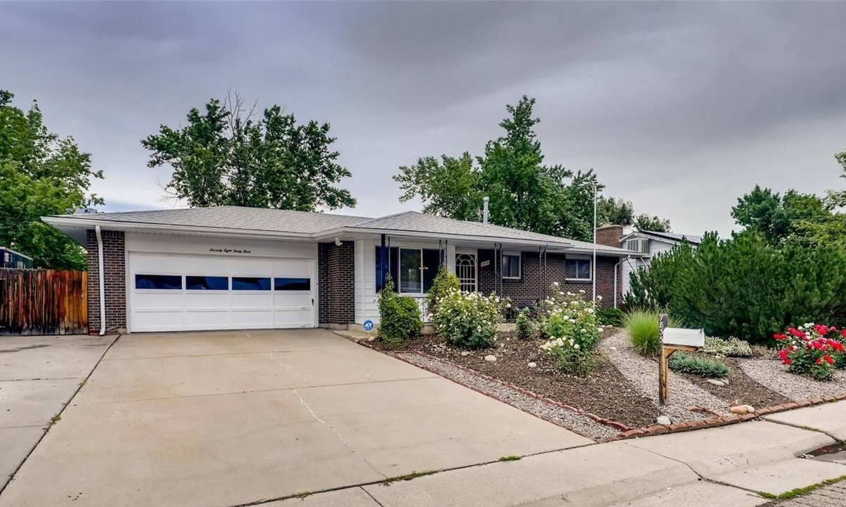 Highlands House | Charming Remodeled 3 Bedroom Home with Huge Yard Close to Parks and Shopping