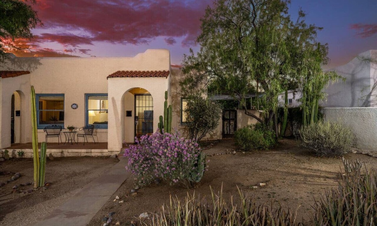 Sam Hughes House | Charming/Sam Hughes/Outdoor Dining/1 BR 1 BA