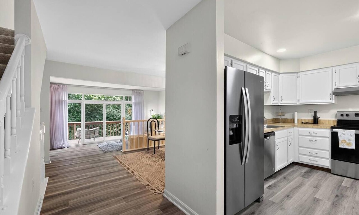 Wheaton House | Charming Townhome by Sca-mm-er Host