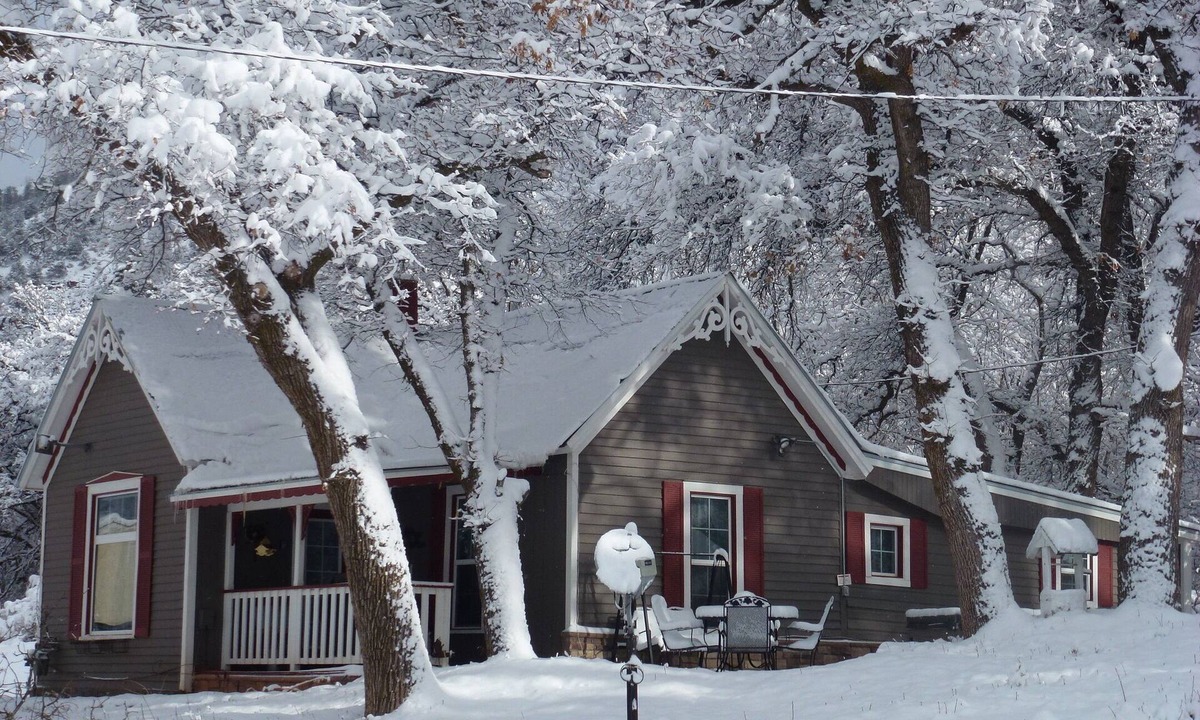 Durango - Purgatory House | Charming Victorian Farmhouse, Privacy, Wi-FI , 5 min to Durango