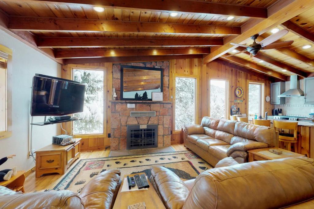 Green Mountain Falls House | Chipmunk Cabin
