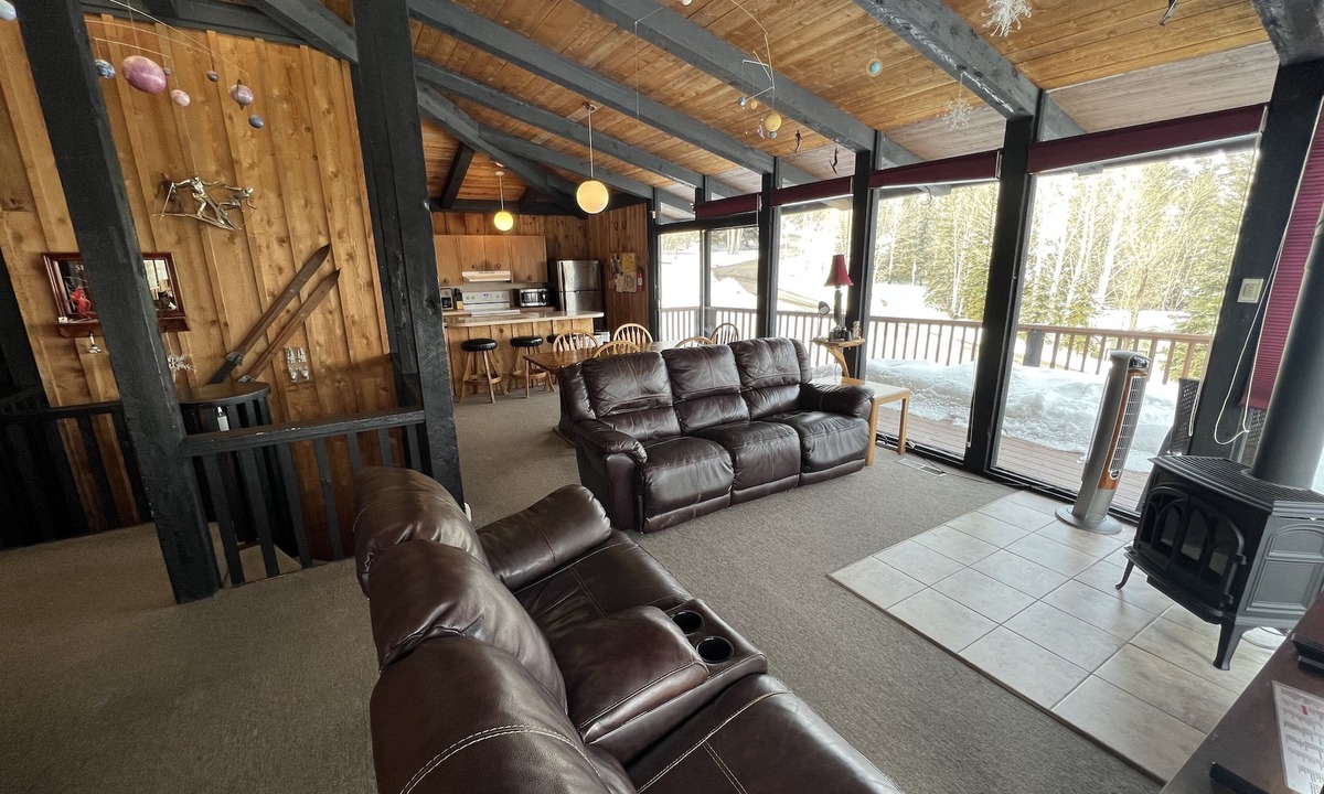 Snowmass Village Ski Chalet | Classic Chalet on free shuttle route-fireplace, hot tub and sauna.nn5 Bedrooms