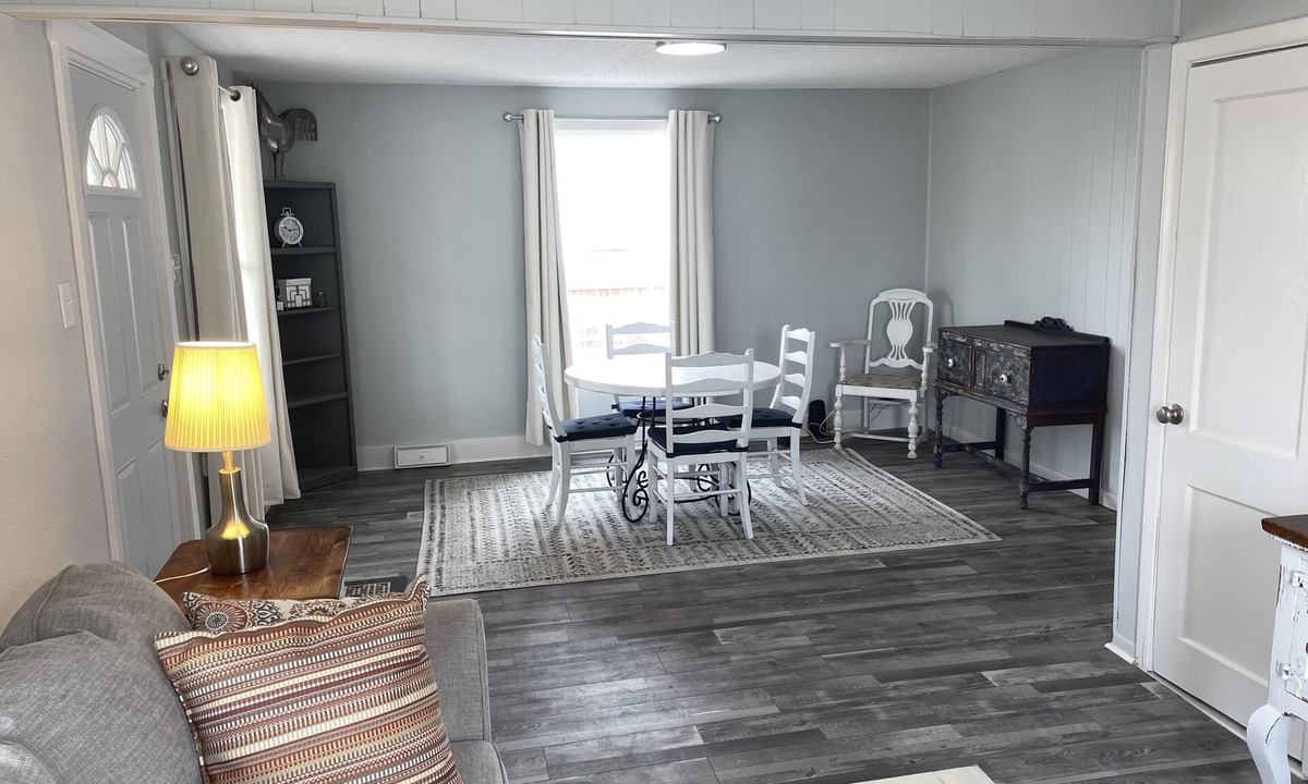 Sterling House | Classic Charm with Modern Conveniences - ENTIRE HOUSE n30 Day minimum required