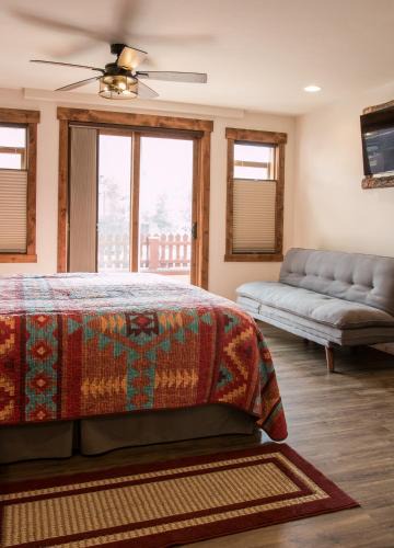 Historic District Bed & Breakfast | Clear Creek Inn