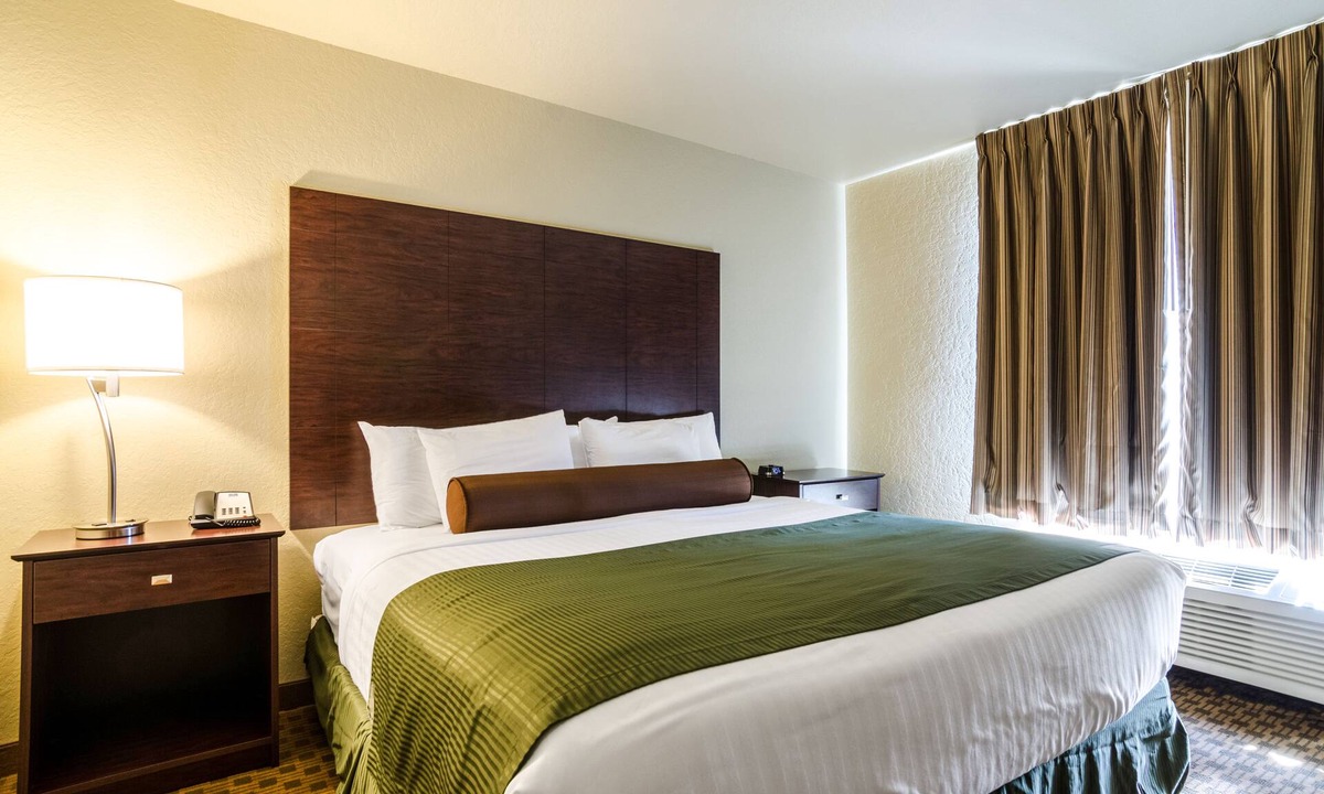 Gill Hotel | Cobblestone Inn & Suites - Kersey