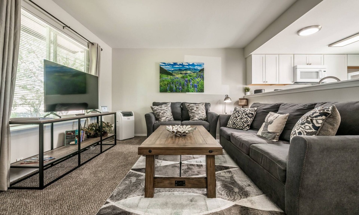 Cimarron Hills Condo | ⤃ Colorado Hideaway! 2 BR, 1.5 Bath w/AC Sleeps 6!