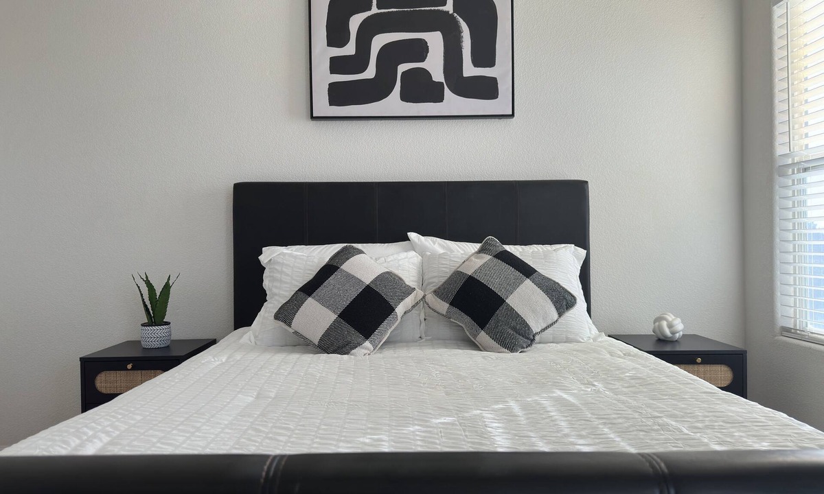 Southeast Colorado Springs House | Colorado Springs getaway! 8 mins to airport and downtown, free parking