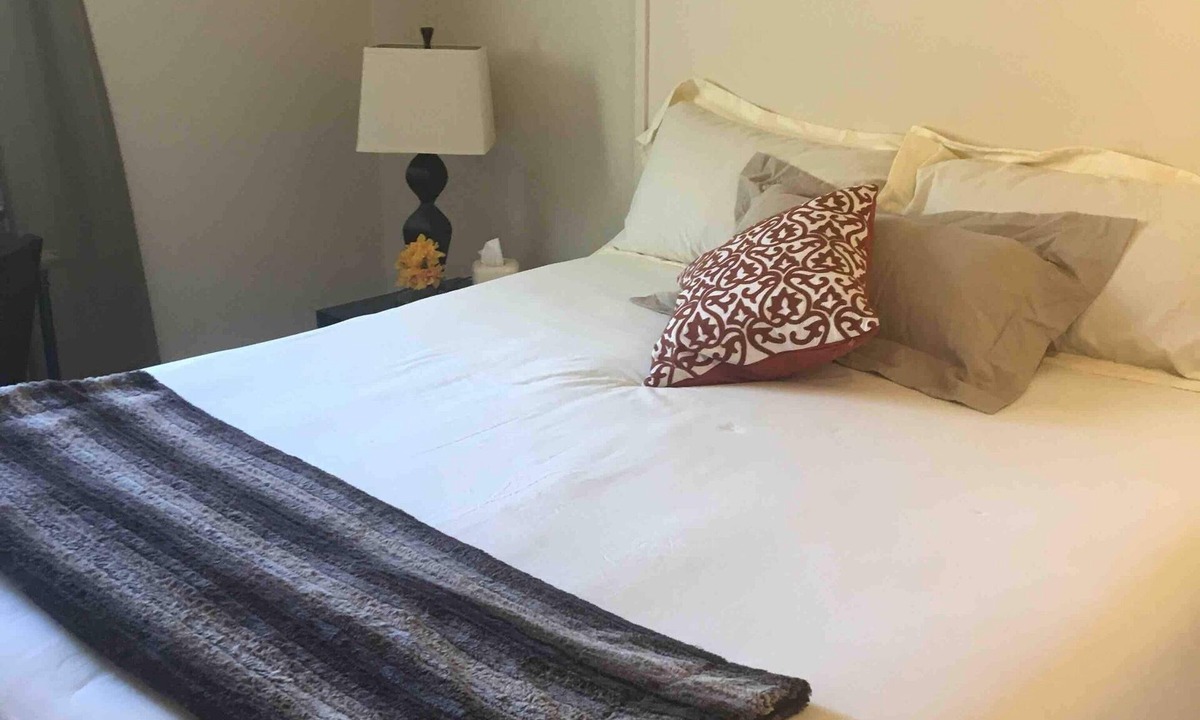 Arvada Plaza Area Condo | Colorful Quaint 2BR Colorado Condo / included Continental Breakfast!❤