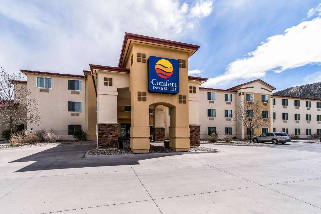 Glenwood Springs Hotel | Comfort Inn & Suites Rifle
