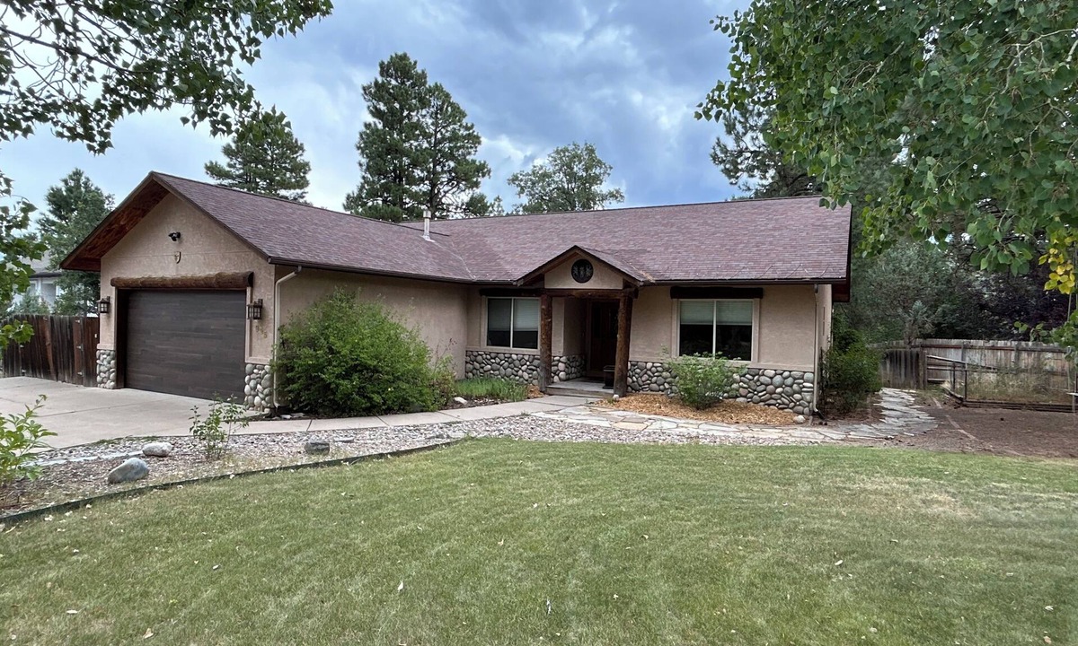 Durango House | Comfortable and spacious 3 bedroom home near Durango ideal for families & groups