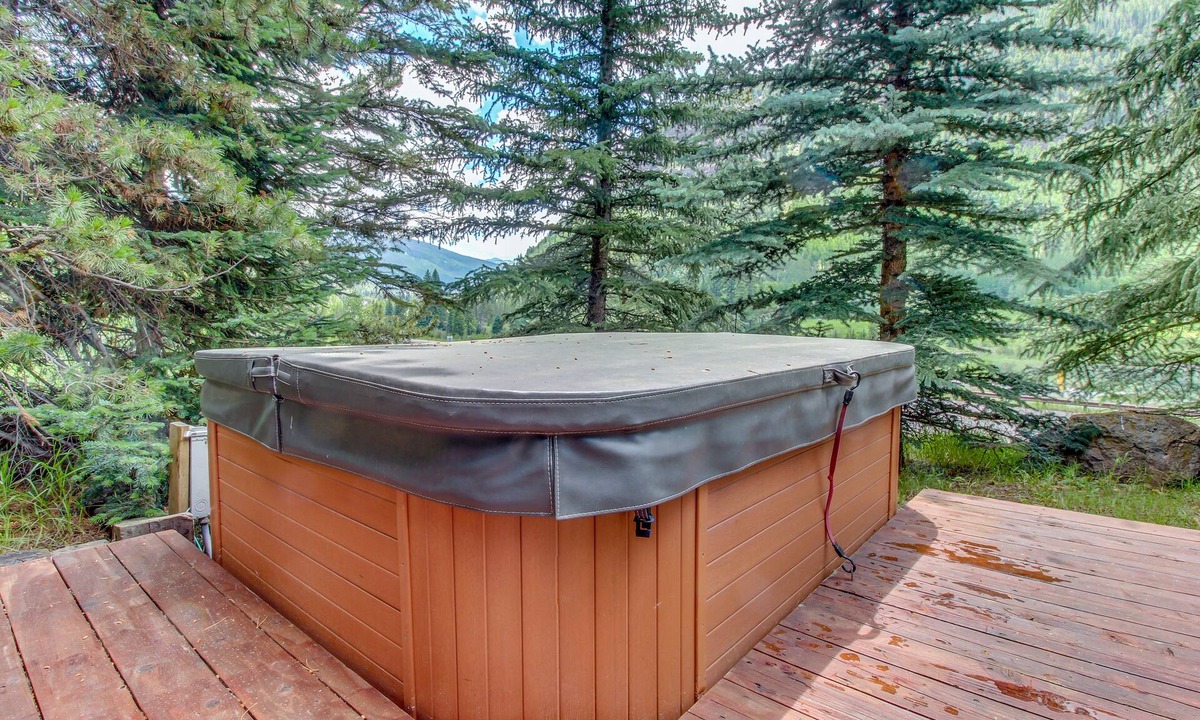 Vail House | Comfy Home with Private Hot Tub and Mountain Views - Short Drive to the Slopes