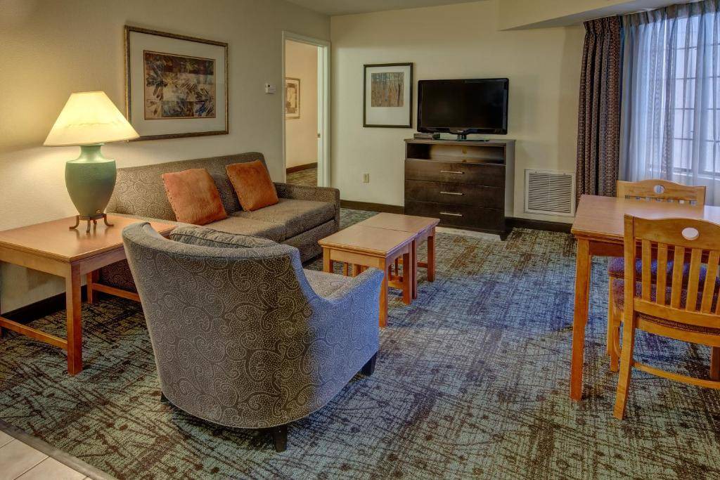 Glendale Condo | Condo ∙ 2 bedrooms ∙ 6 guests