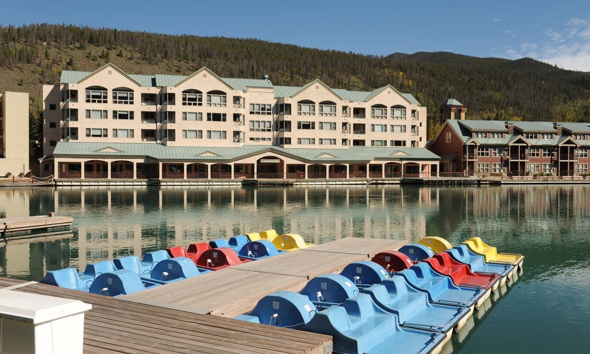 Lakeside Village Condo | Condo Near the Lake with a Balcony