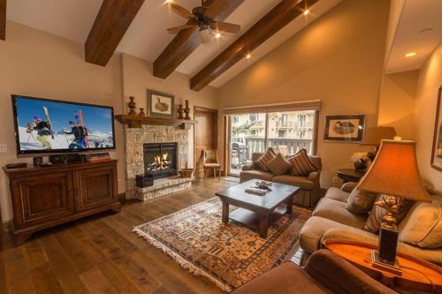 Vail Apartment | Condo with Onsite Pool & Hot Tub, Free WiFi & Garage Parking