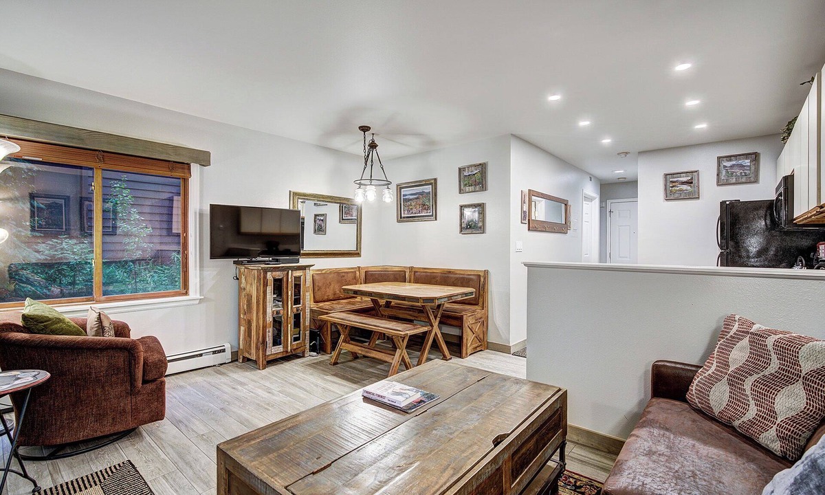 Four O'Clock Condo | Condo with ski in/ski out access and Shared Hot Tub in Prime Location!