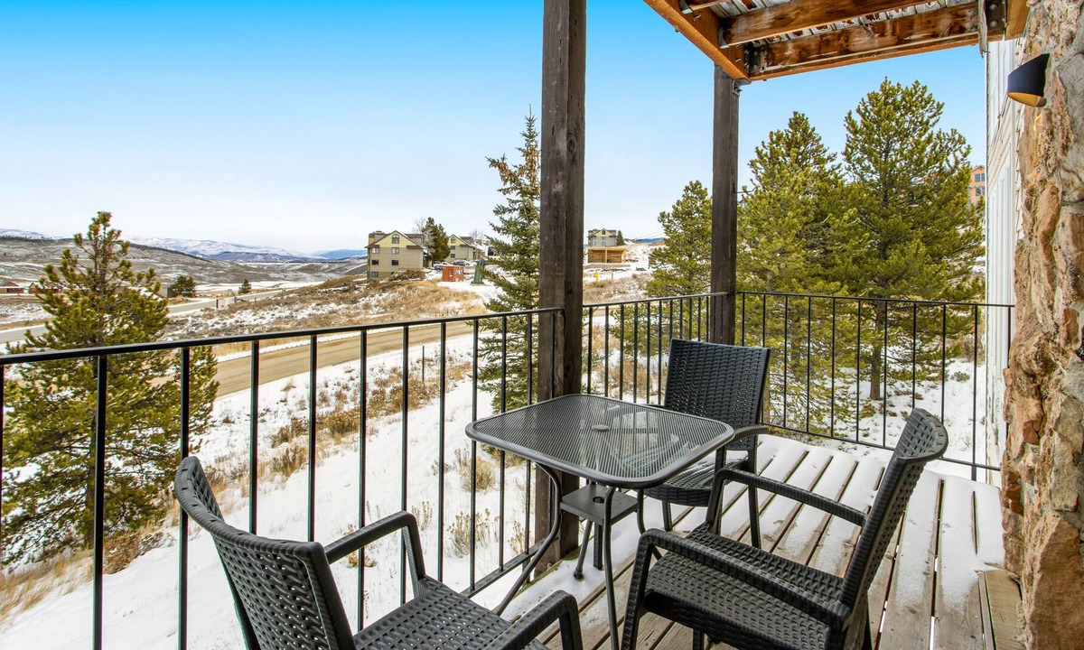 Silvercreek House | Convenient Home Walking Distance to Granby Ranch with Free WiFi & Gas Fireplace