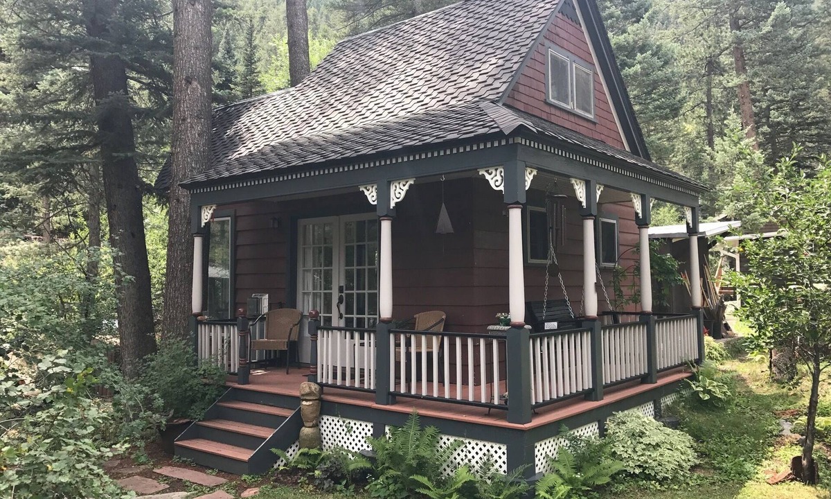 Cascade Cottage | Cottage Next to the Creek in Historic Cascade Canyon At The Foot Of Pikes Peak
