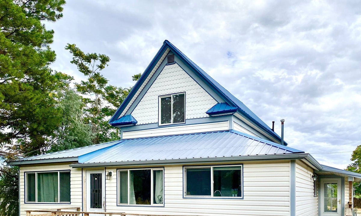 Palisade House | Country farmhouse with outdoor entertaining area