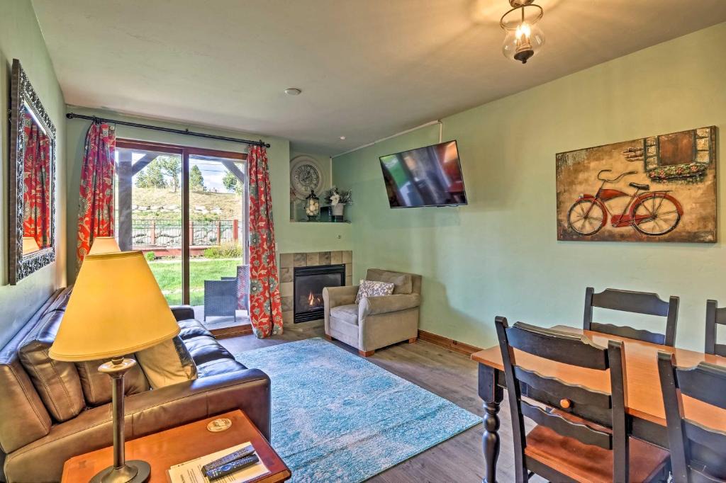 The Highlands Apartment | Couples Ski Condo 1 Mi to Breckenridge Golf Club