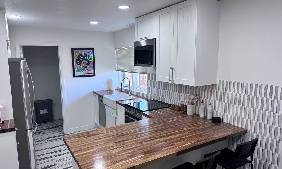 West Gate House | Cozy 1-bedroom house with WiFi, AC in charming Lakewood. Close to Red Rocks!