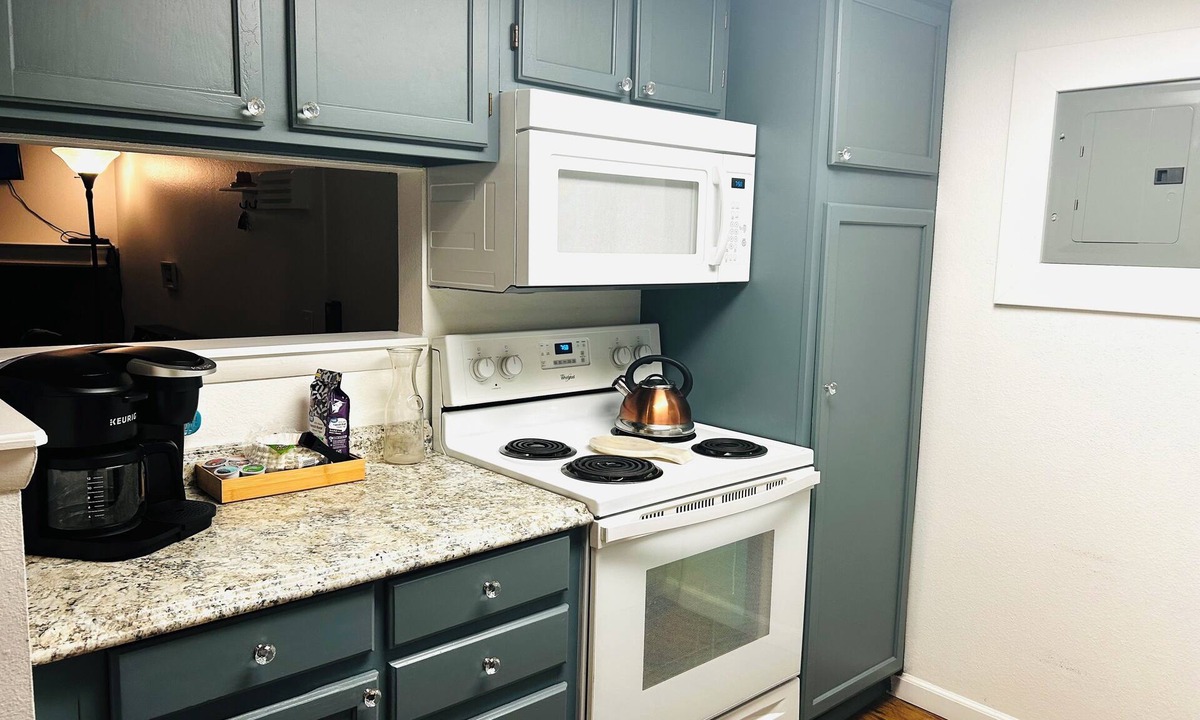 Aurora Apartment | Cozy 1-bedroom with AC and WiFi in charming Aurora
