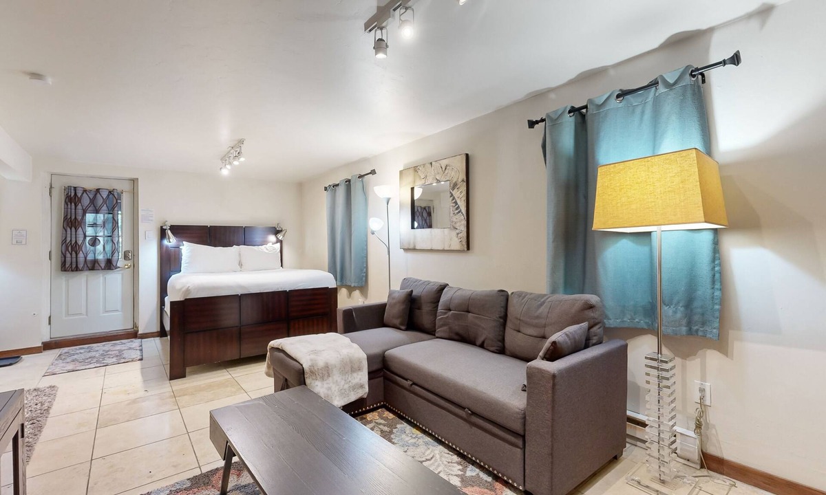 Intermountain Apartment | Cozy Alpine Studio w/High-End Mattresses, Hot Tub & Full Kitchen
