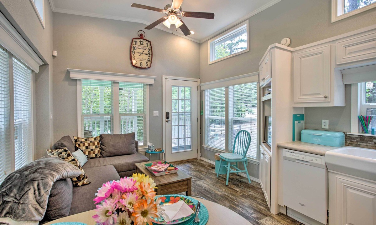 Broken Bow Cottage | Cozy Broken Bow Getaway w/Fire Pit, 5 Mi to Lake!