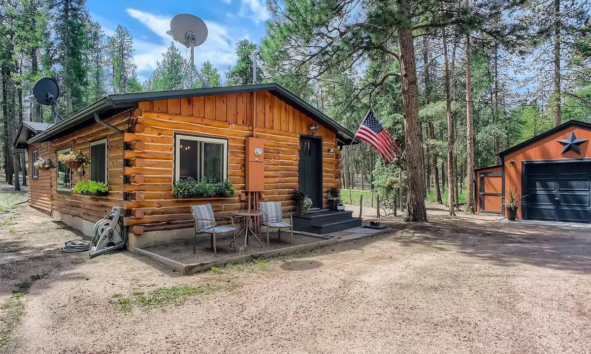 Bailey Cabin | Cozy Cabin close to the Lake, Hiking, Snowshoe, Skiing