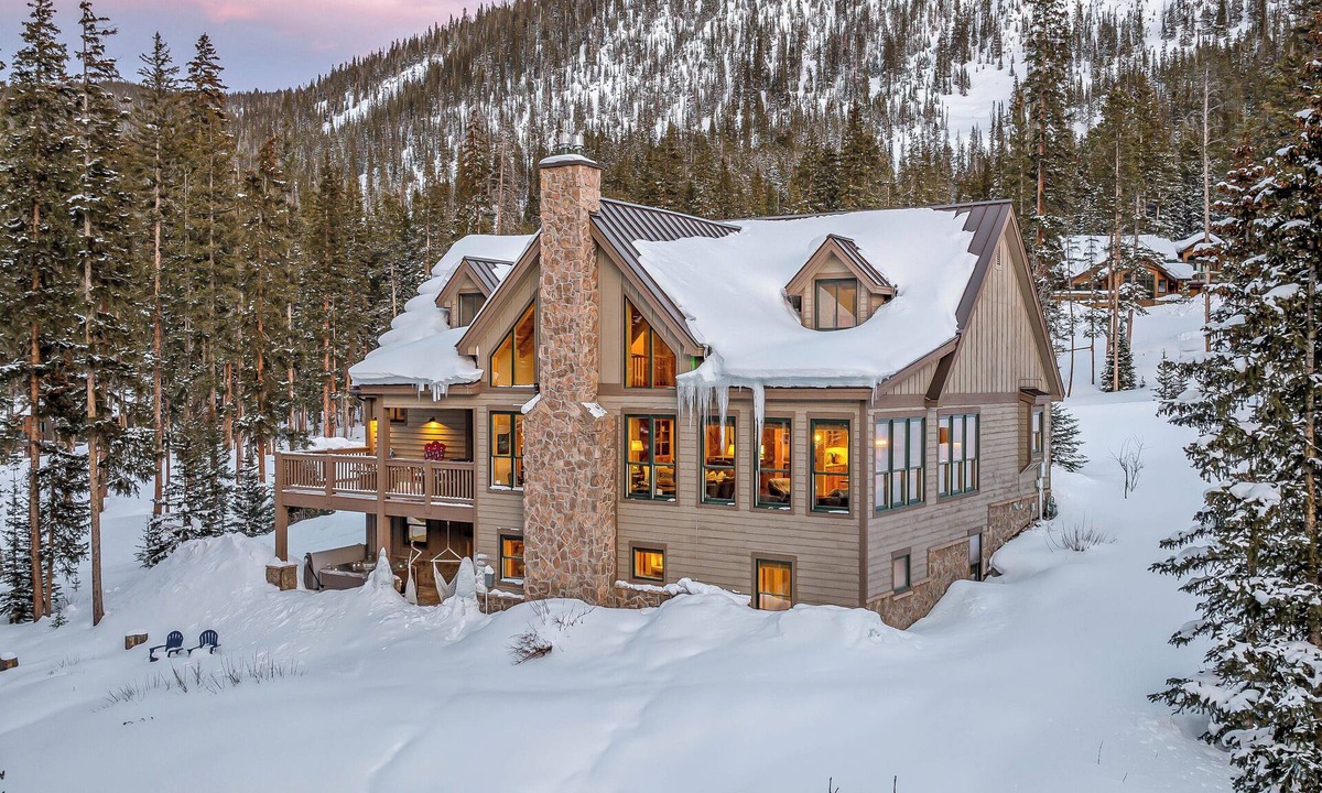 Breckenridge House | Cozy Cabin + Ski Shuttle | Starlit Pines Lodge