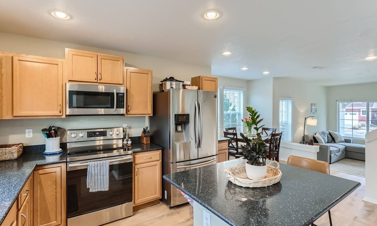 The Meadows House | Cozy Comfy 3 Bedroom Stay! Family sized home