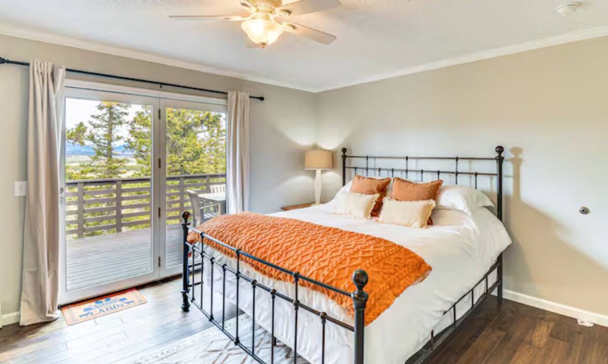 Warm Springs House | Cozy Moose Grove: ski, hike, fish & relax